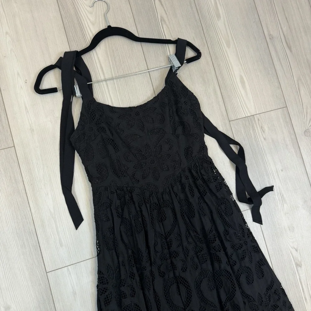 Saylor Maryl midi dress featuring an open-stitch lace Bow‎ & Zipper Back Size XS - Picture 3 of 12
